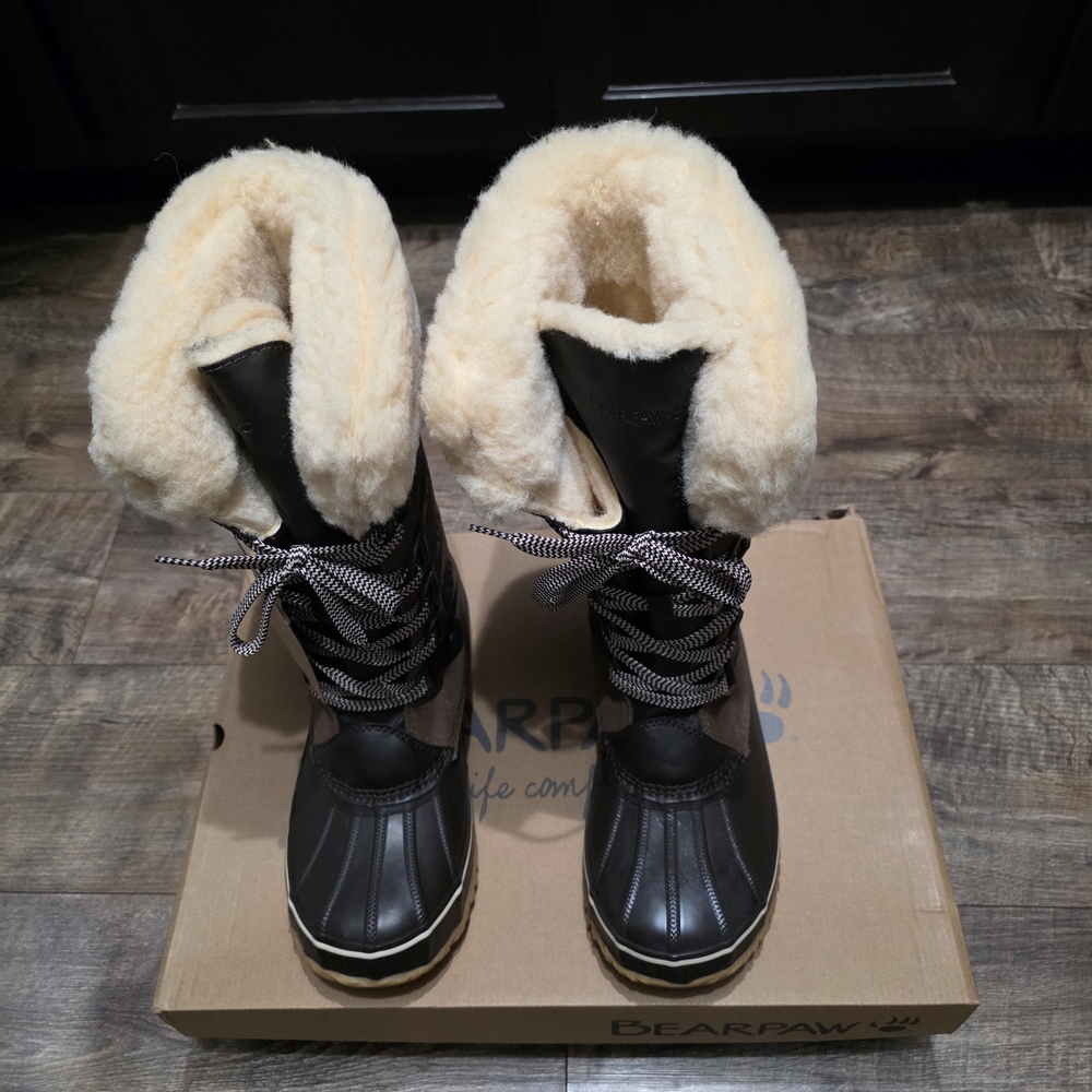 BearPaw Women's Black and Tan Winter Boots Women Size 7